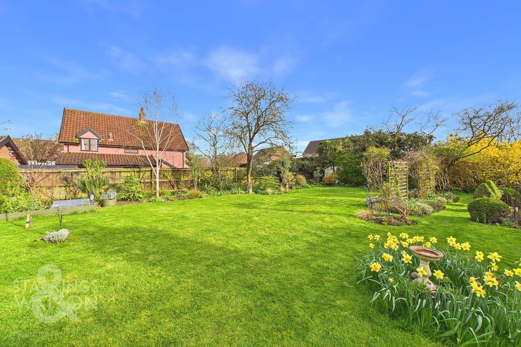 Property photo 2 of 42