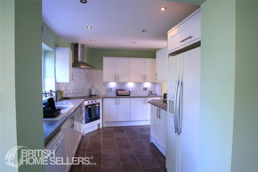 Property photo 2 of 15 Picture No. 12