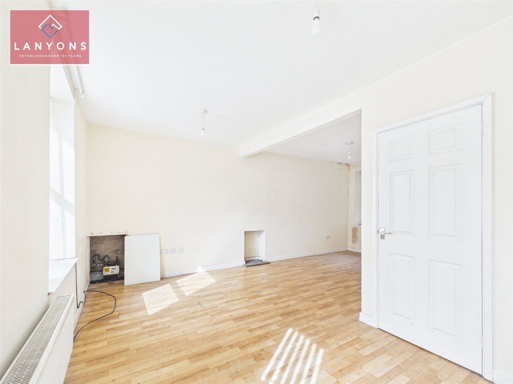 Property photo 3 of 12 Picture No. 11
