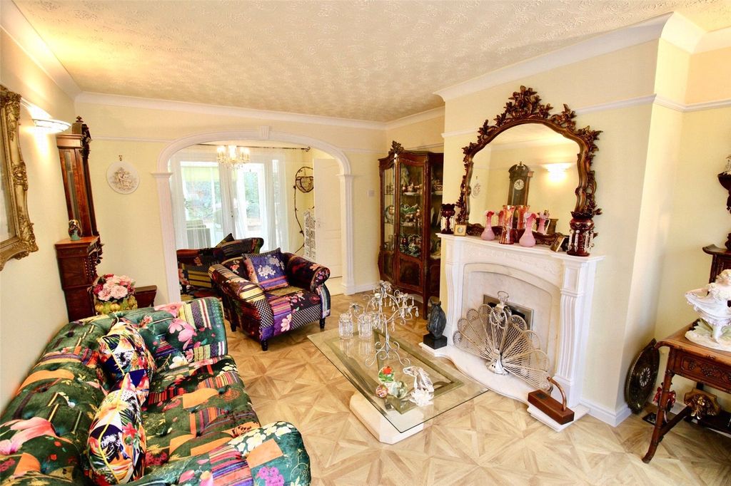 Property photo 2 of 22 Lounge