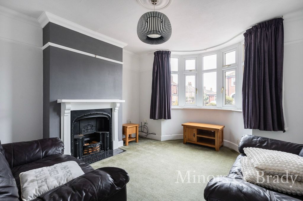 Property photo 2 of 17