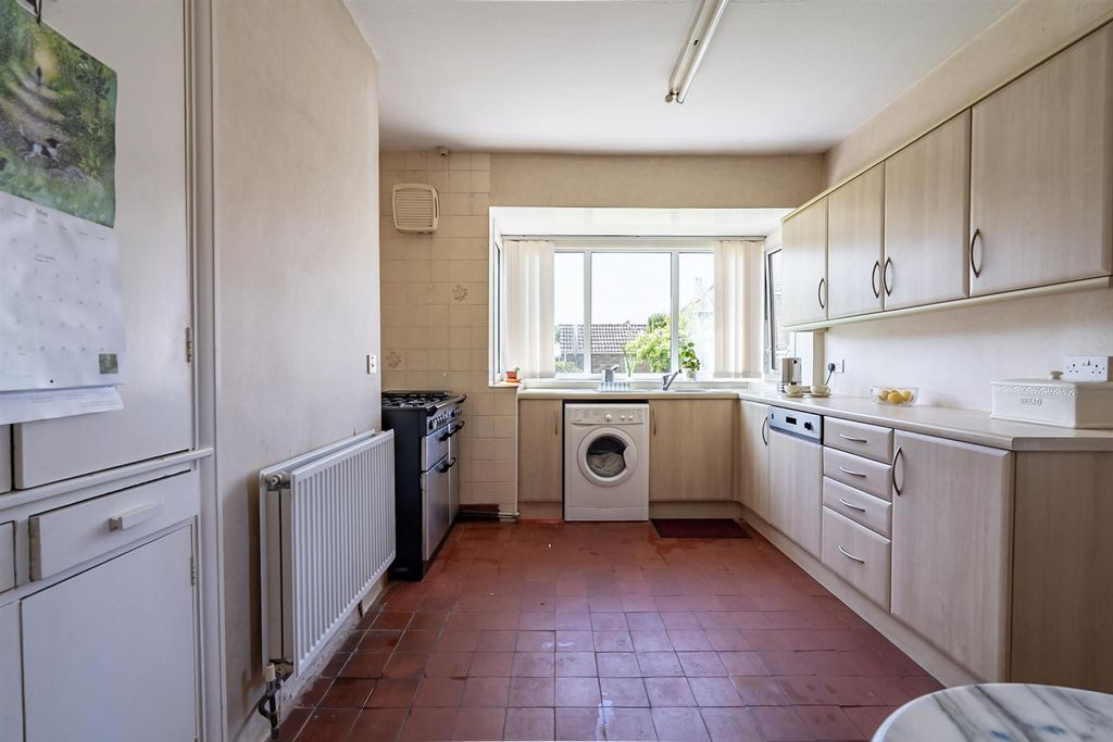 Property photo 3 of 17 Dining Kitchen