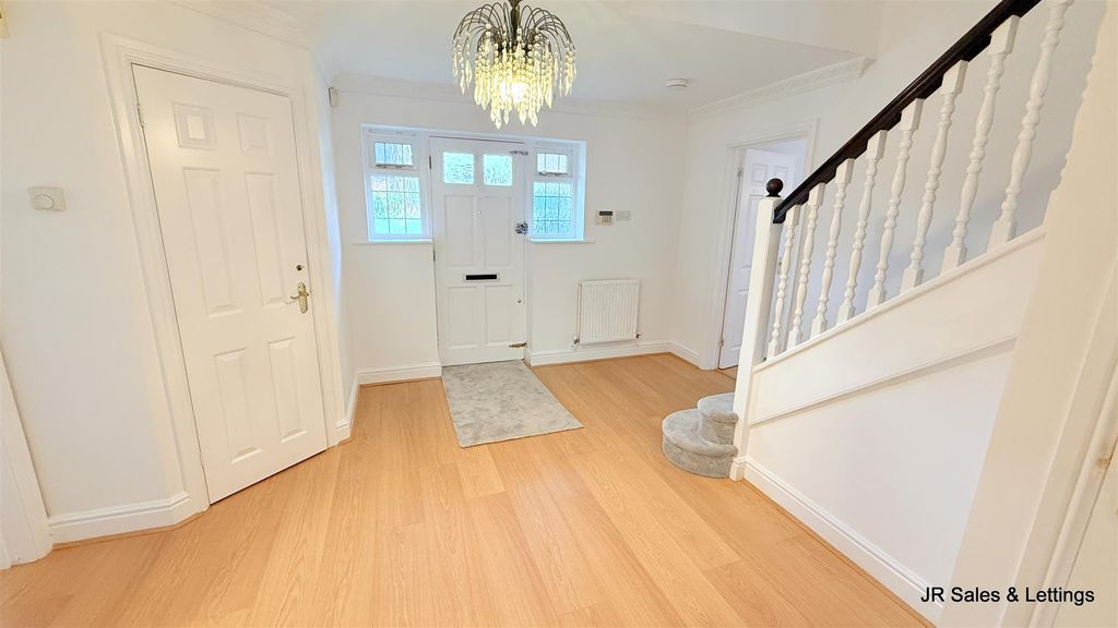 Property photo 2 of 25 Entrance Hall