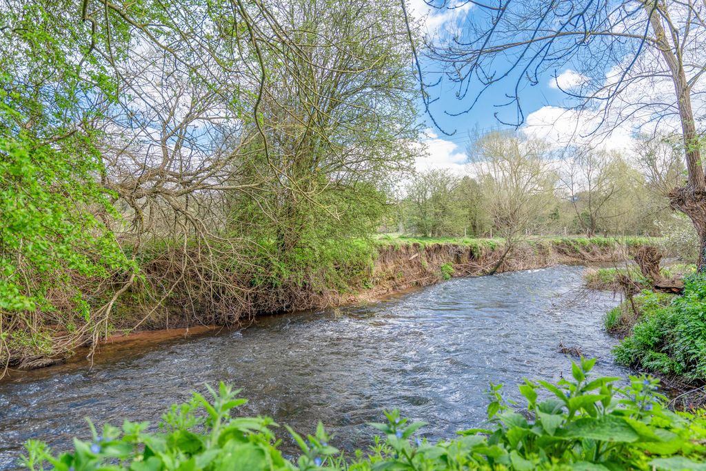 Property photo 3 of 35