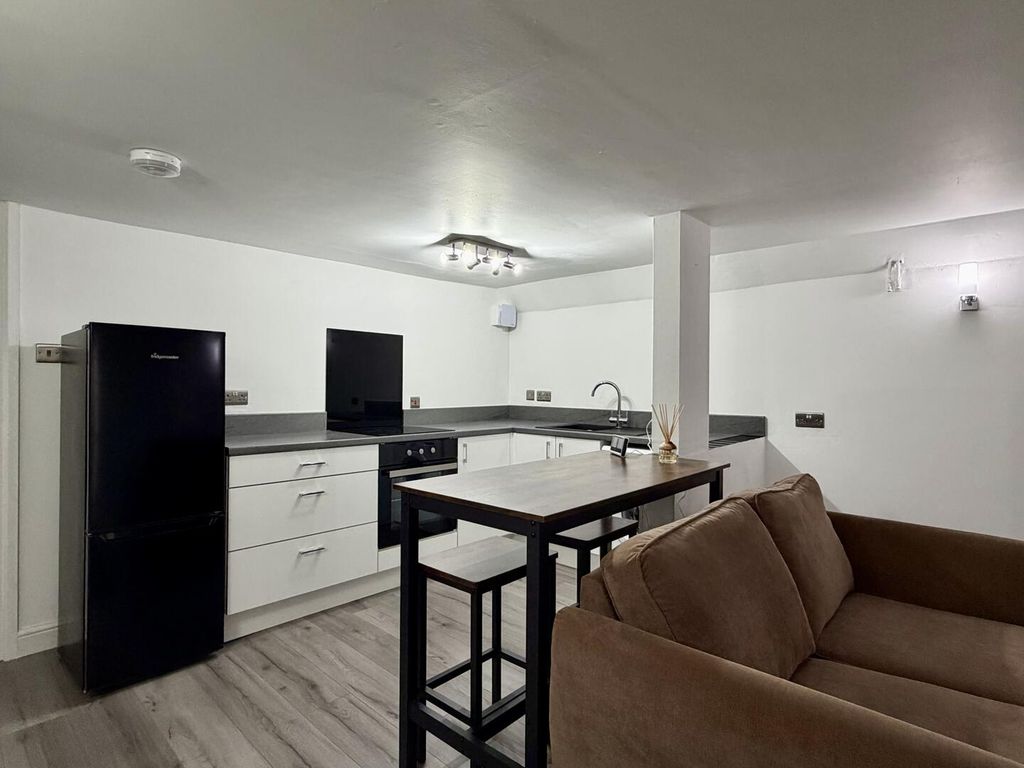 Property photo 3 of 12 Kitchen