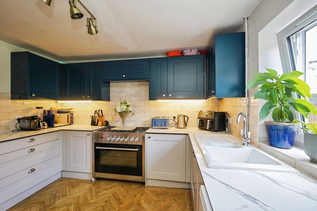 Property photo 3 of 14 Pbox-Img.Jpg