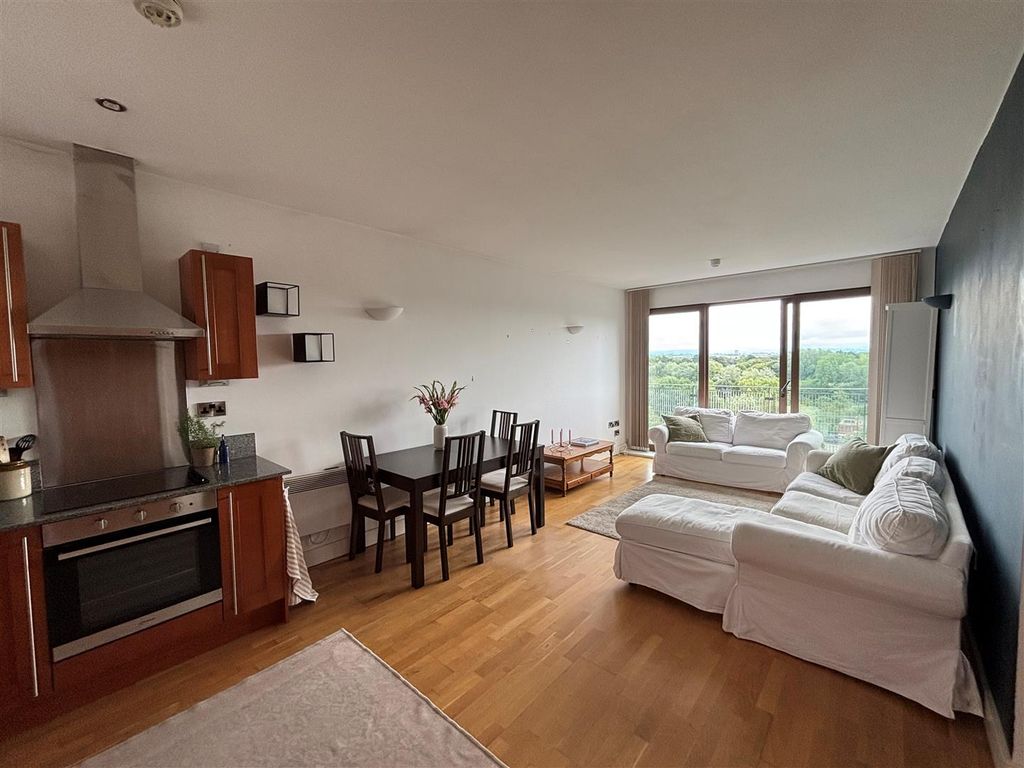 Property photo 3 of 14