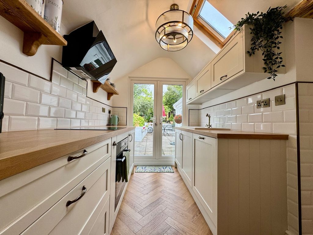 Property photo 2 of 43