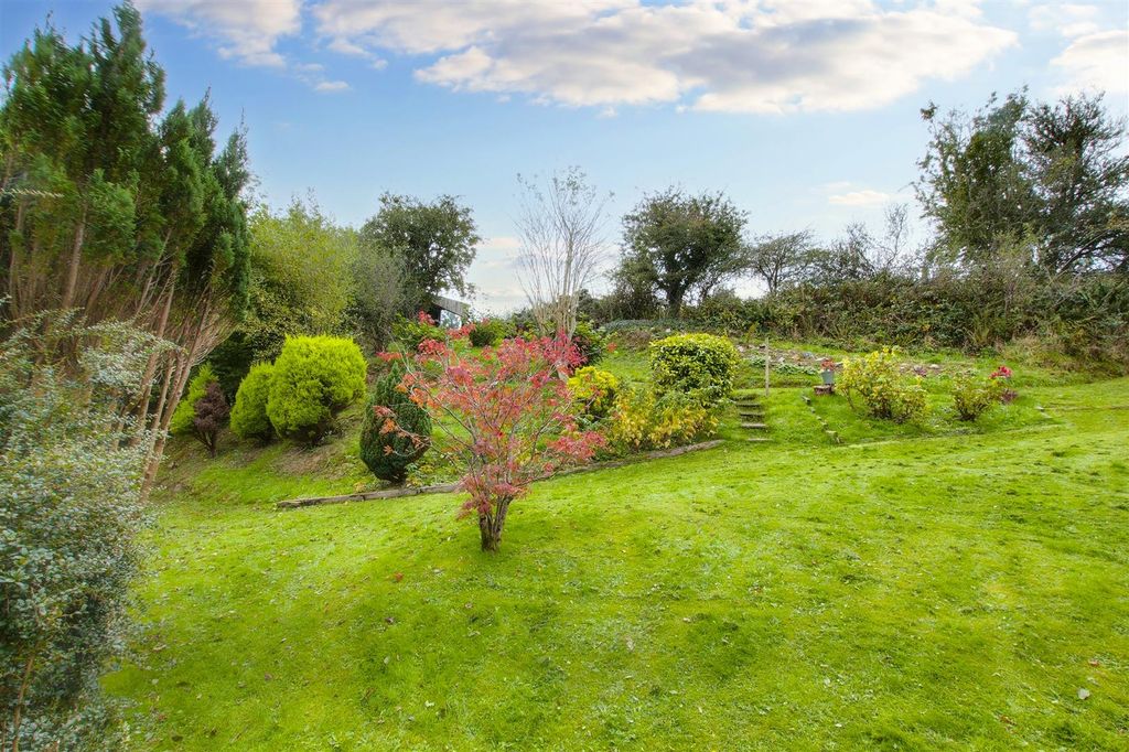 Property photo 2 of 49 Gardens