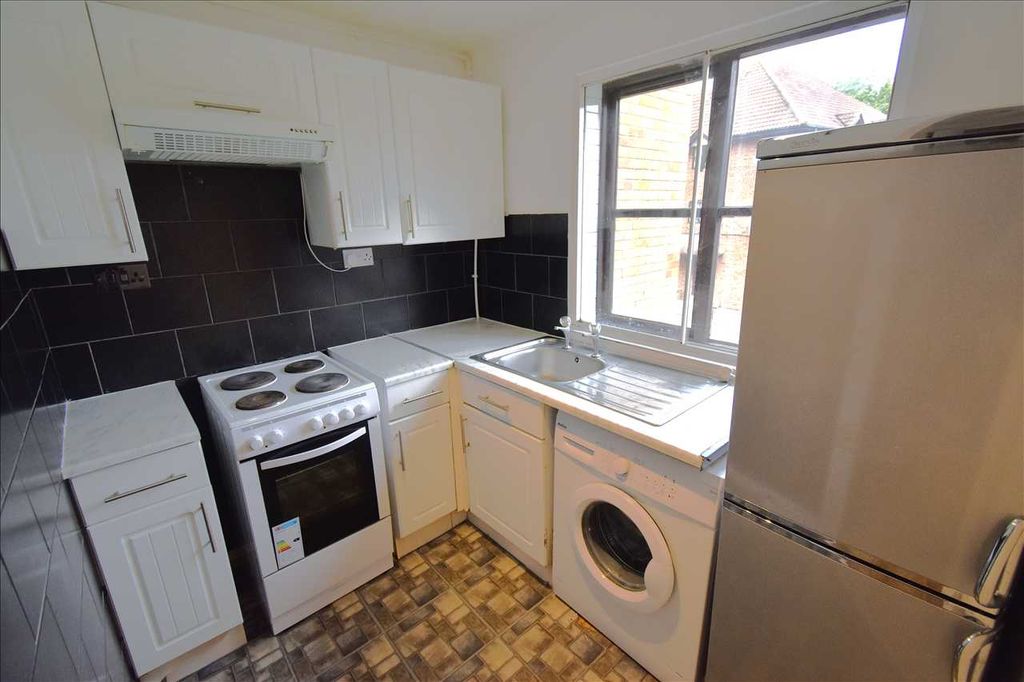 Property photo 3 of 5 Kitchen