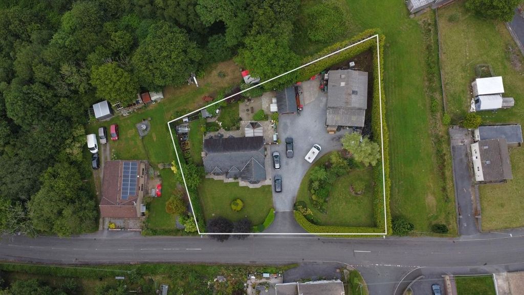 Property photo 2 of 28