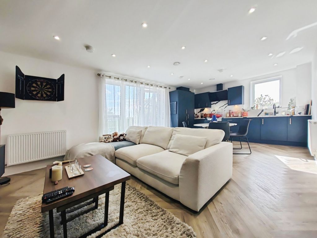 Property photo 2 of 11 Pbox-Img.Jpg