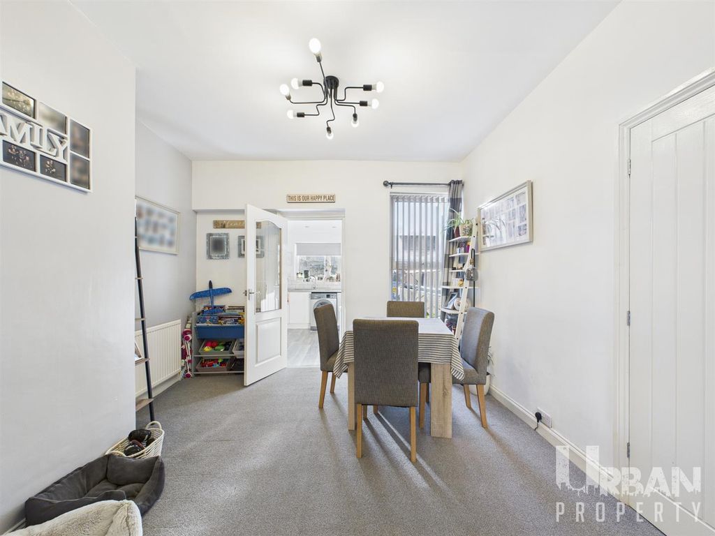 Property photo 3 of 10 Cam03038G0-Pr0208-Still005.Jpg