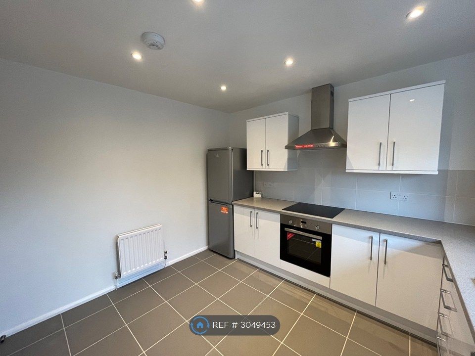 Property photo 3 of 16 Kitchen 3