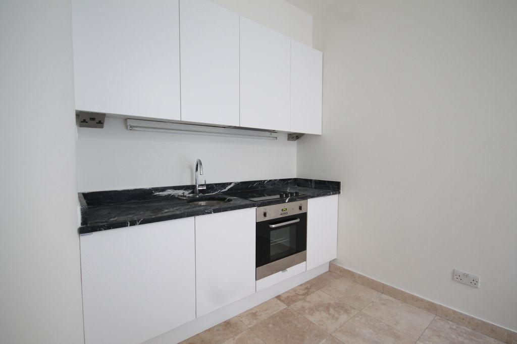 Property photo 3 of 8 Kitchen