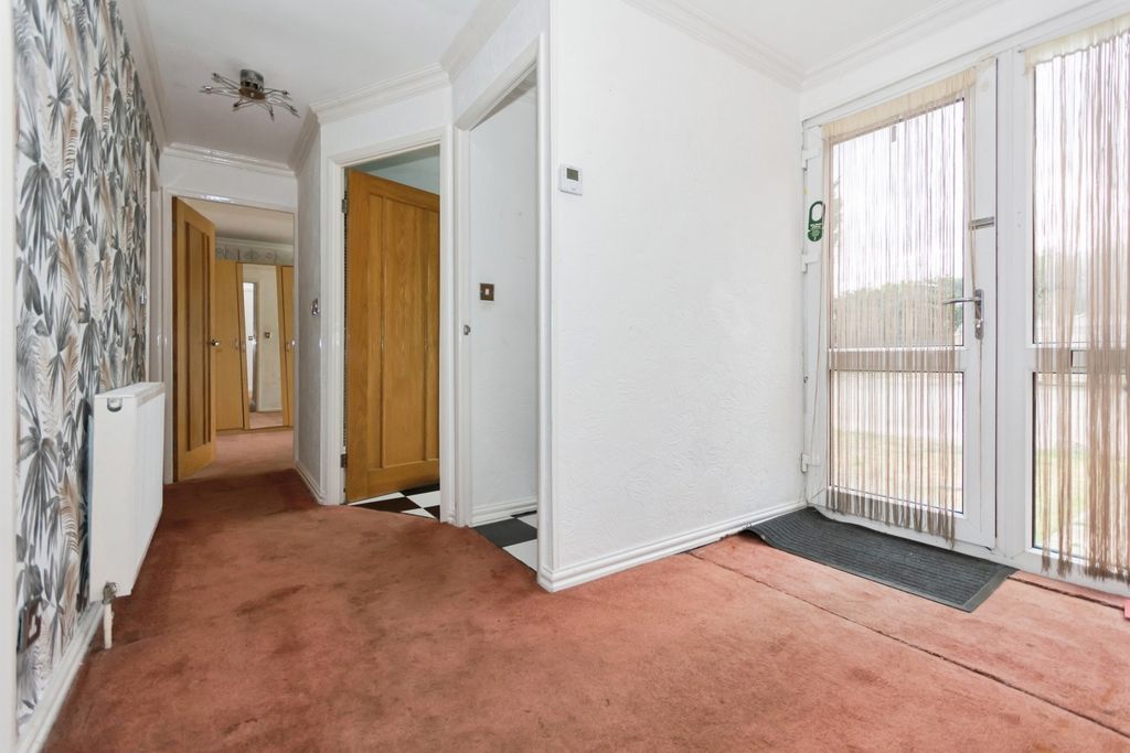 Property photo 2 of 17 Hallway