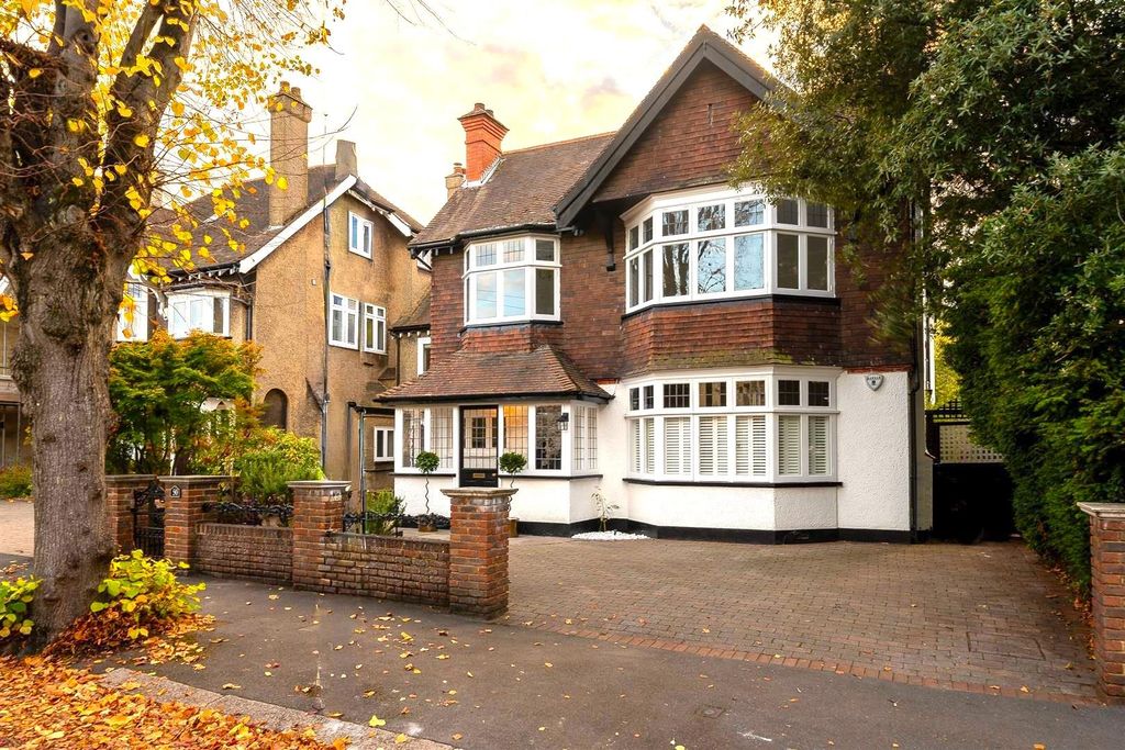 Property photo 1 of 25 Front Mayfield.Jpeg