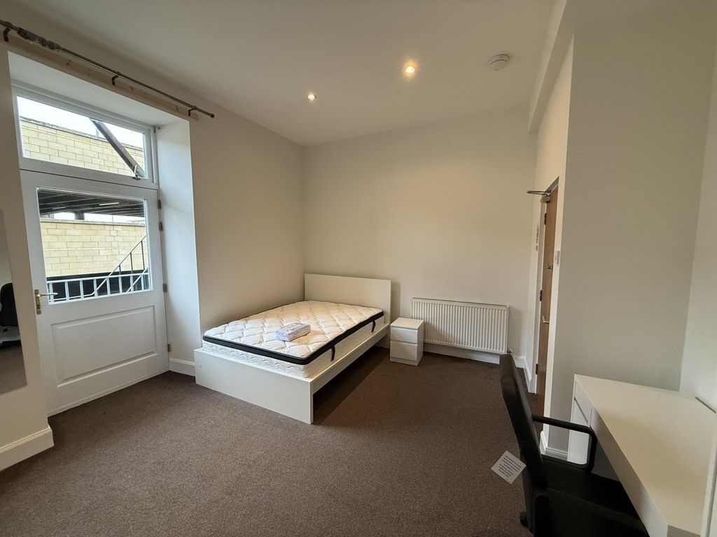 Property photo 2 of 30