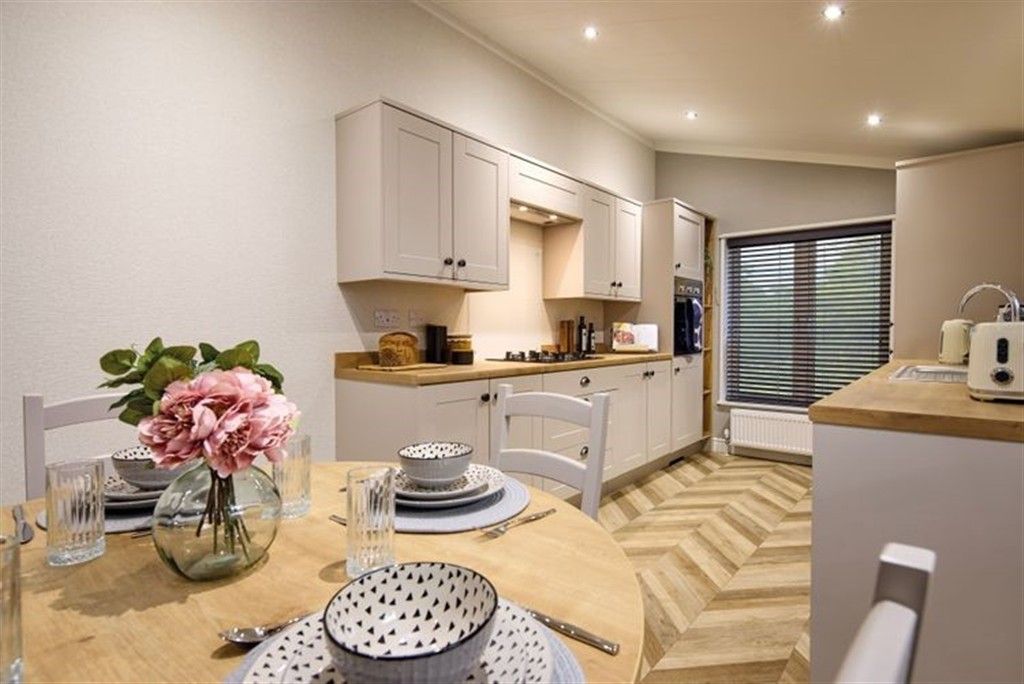 Property photo 3 of 6 Kitchen