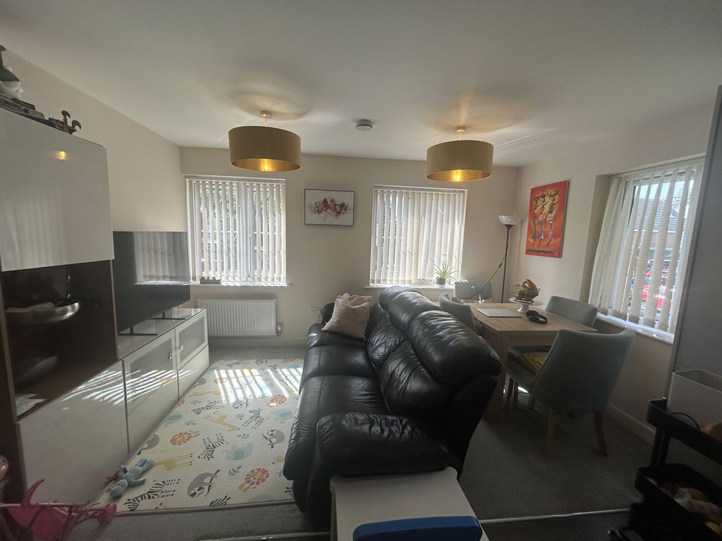 Property photo 3 of 10 Ik03947420260522-Interior-5-Oyxm6Kl6H1Gx33N1.Jpg