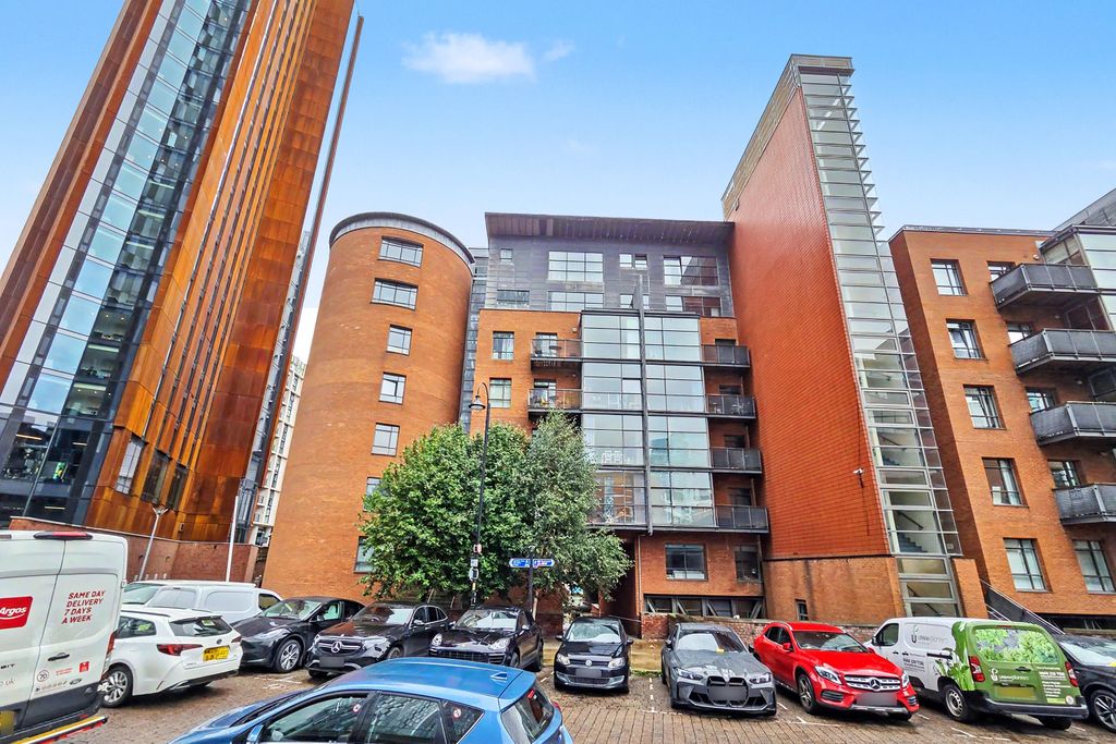Property photo 1 of 17 Flat 13, 388 Deansgate, Manchester, M3 4Lb