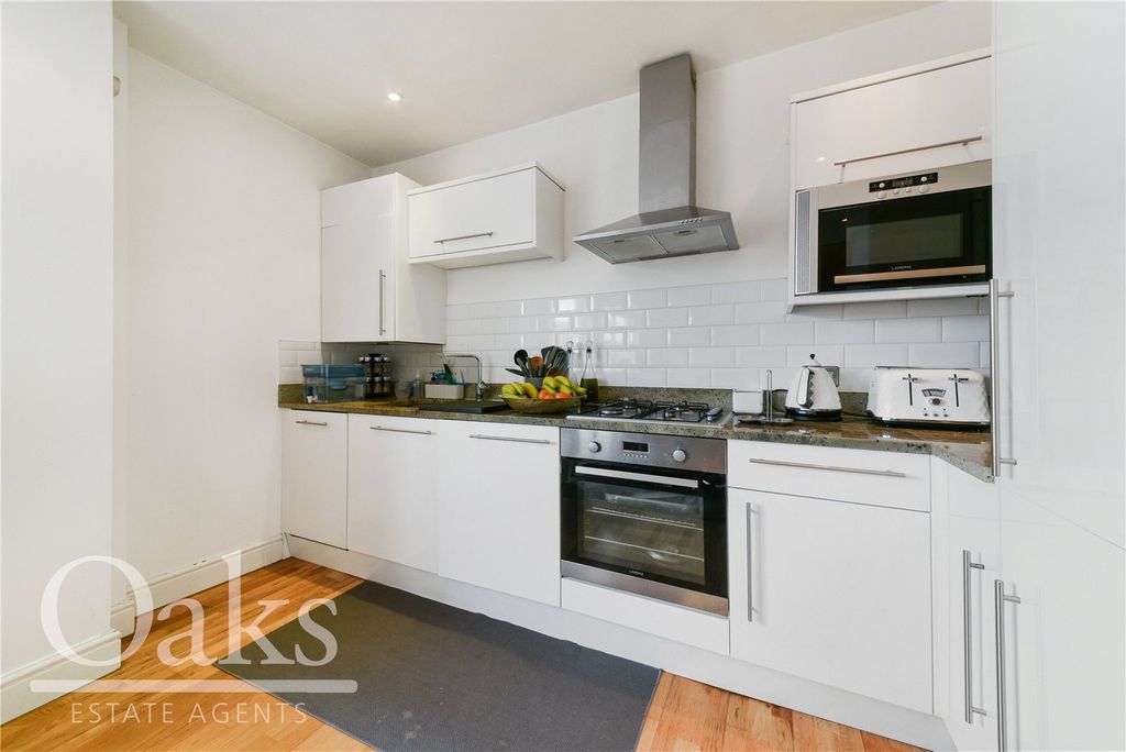 Property photo 3 of 8 Kitchen
