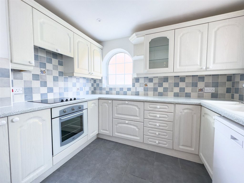 Property photo 2 of 20 Kitchen