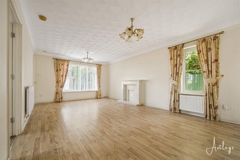 Property photo 2 of 19 Lounge/Dining Room