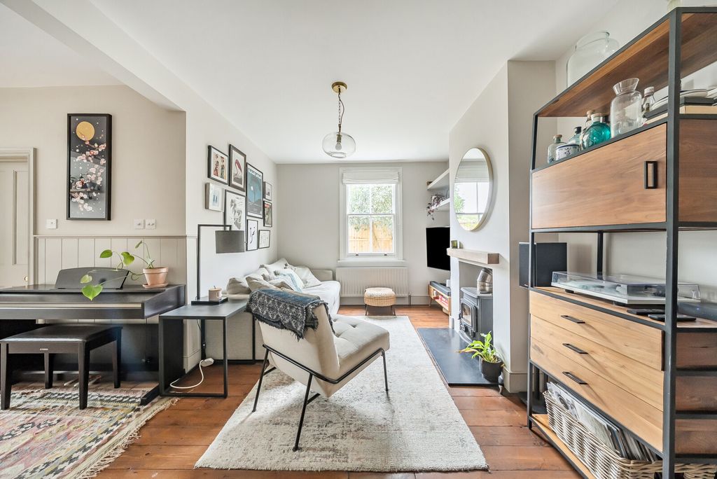 Property photo 2 of 17 Living/Dining Room