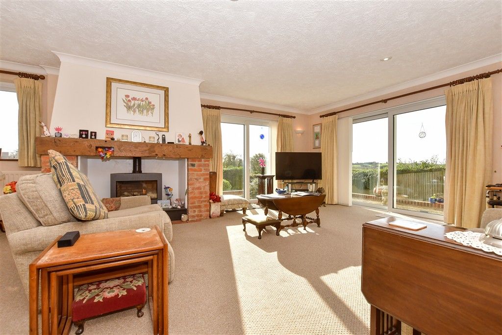 Property photo 3 of 20 Lounge