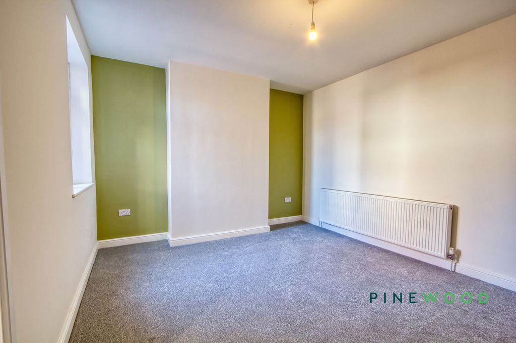 Property photo 3 of 21 Dining Room