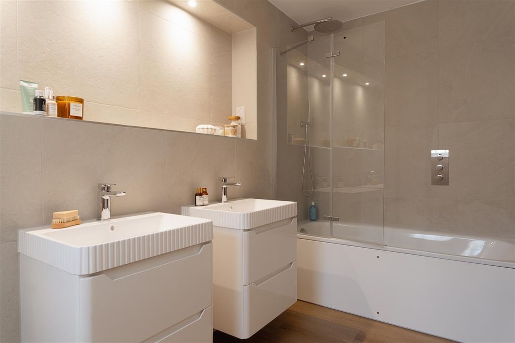 Additional image 12 of 2 bed flat for saleChurch Street, Reigate RH2