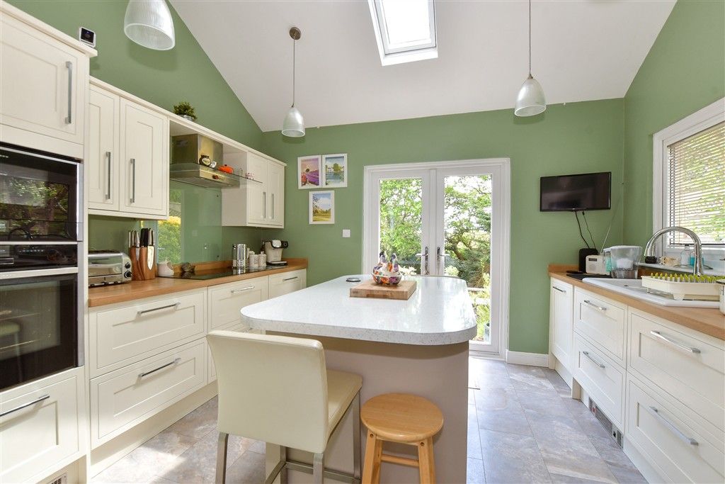 Property photo 3 of 17 Kitchen