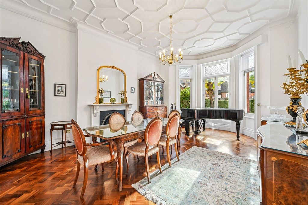 Property photo 3 of 24 Dining Room