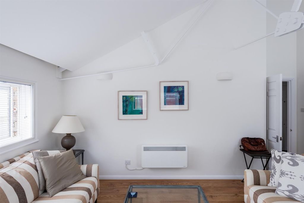 Property photo 2 of 12 Flat 21 Priory House-13.Jpg