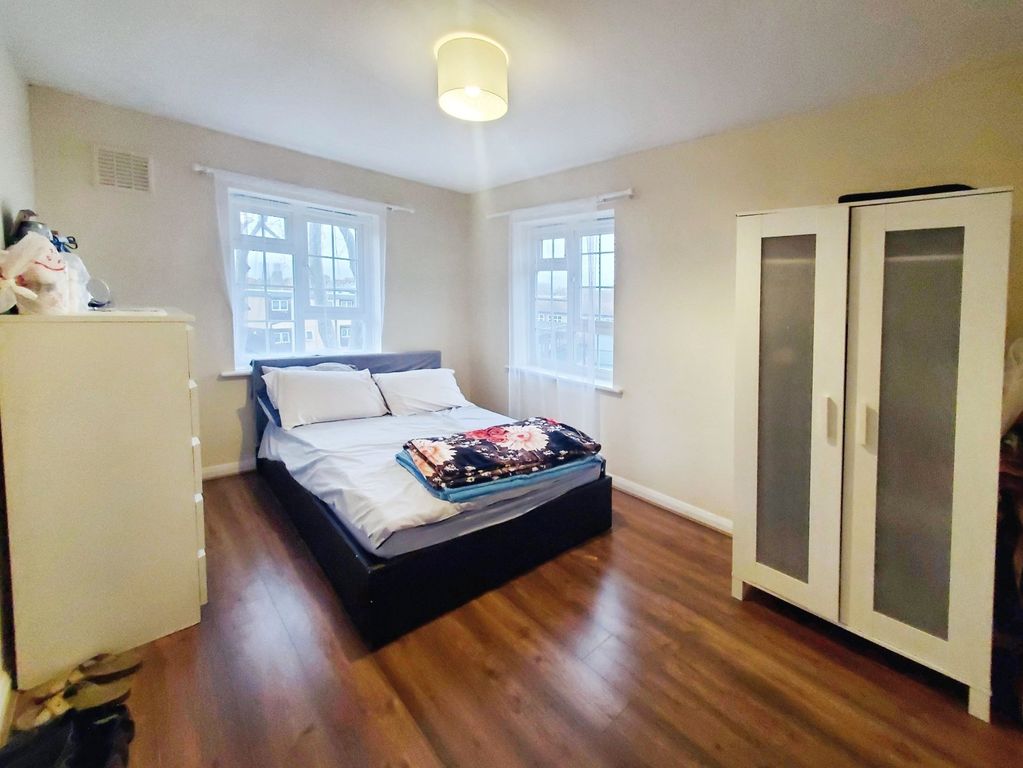Property photo 2 of 11 02