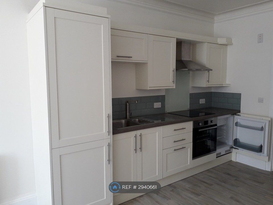 Property photo 1 of 29 Beautiful Fitted Kitchen