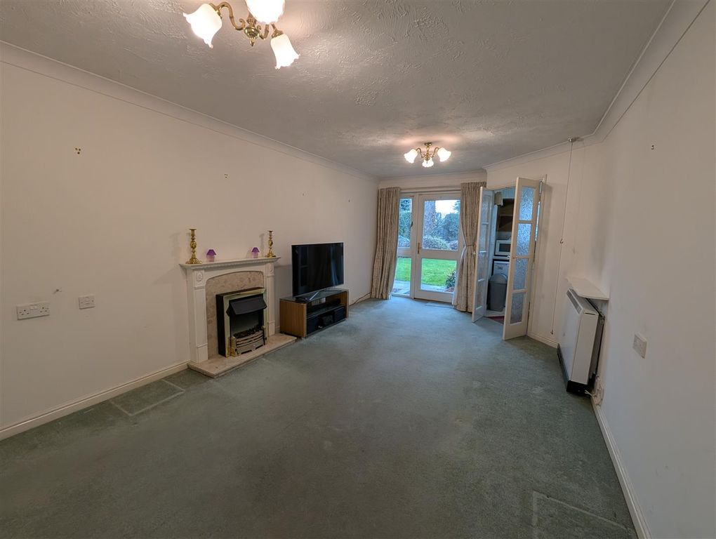 Property photo 2 of 12 Lounge/Dining Room