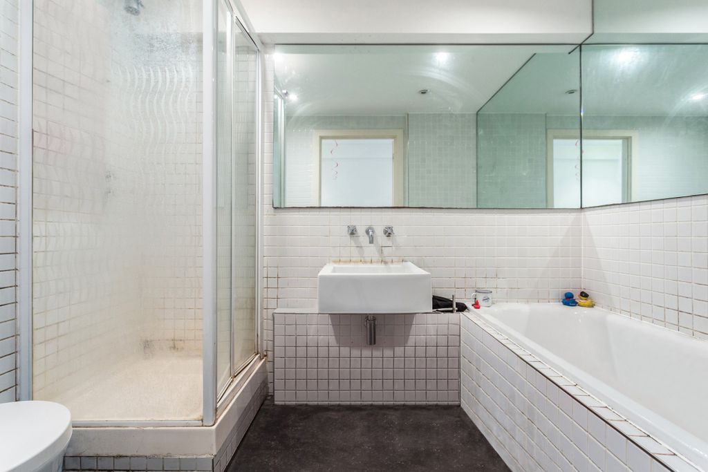 Property photo 3 of 6 Flat 6 Bridgepoint L