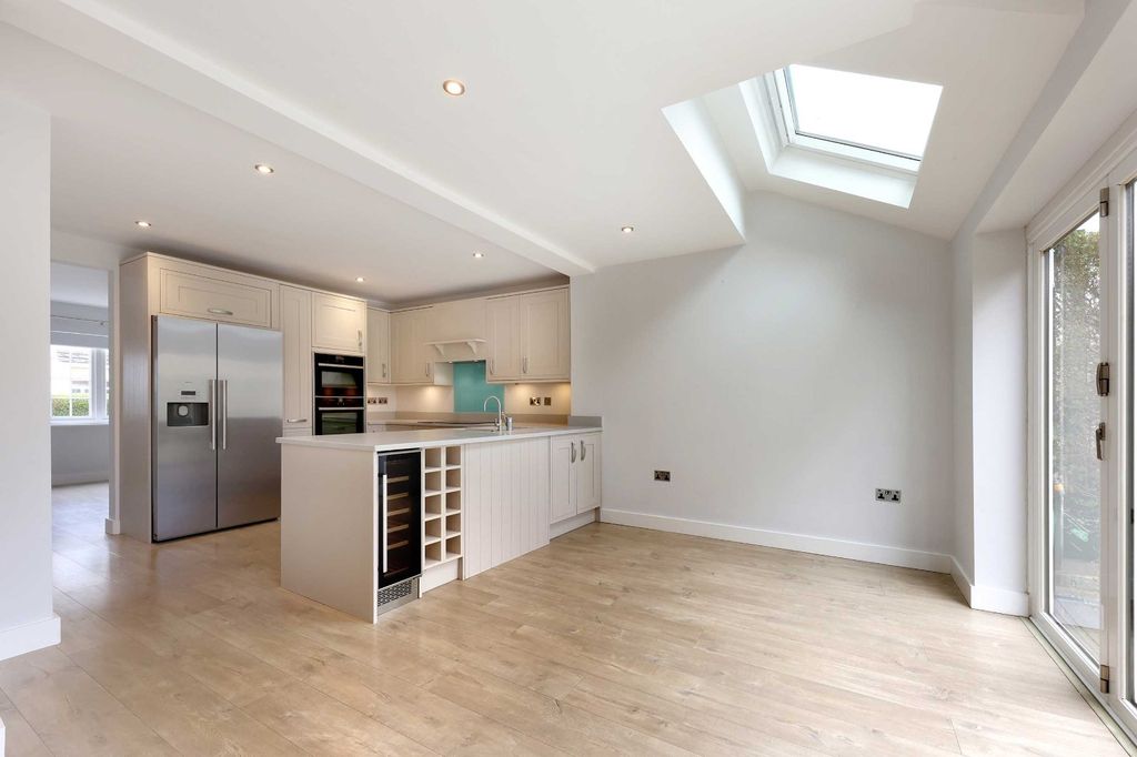 Property photo 2 of 13 Picture No. 12