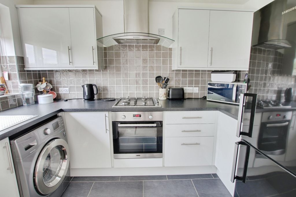 Property photo 2 of 8