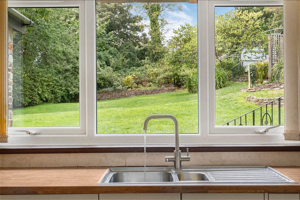 Property photo 2 of 31
