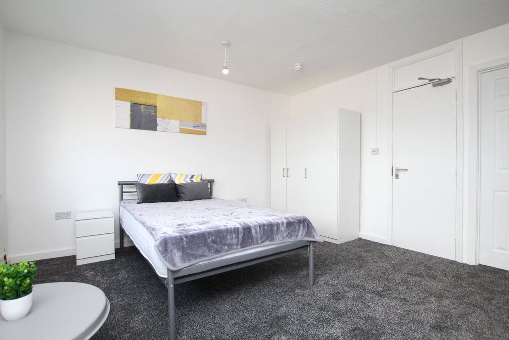 Property photo 3 of 12 Picture No. 21