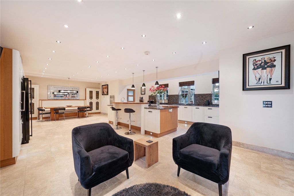 Property photo 3 of 22 Family Area