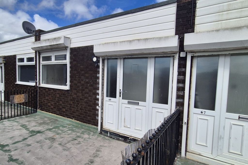Property photo 1 of 5 69 Saltersgill Avenue, Middlesbrough, North Yorkshire Ts4 3Jt