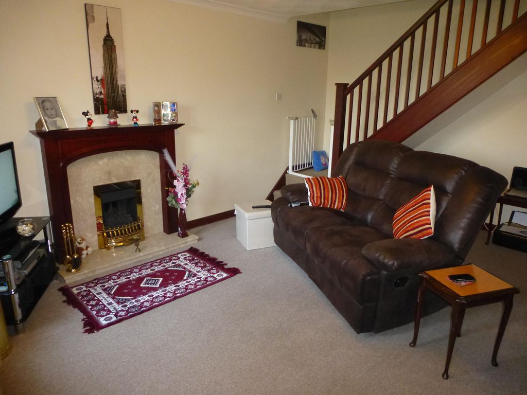 Property photo 3 of 5 Living Room