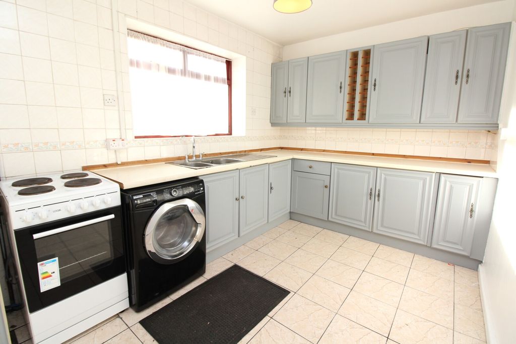 Property photo 3 of 10 Kitchen View 2