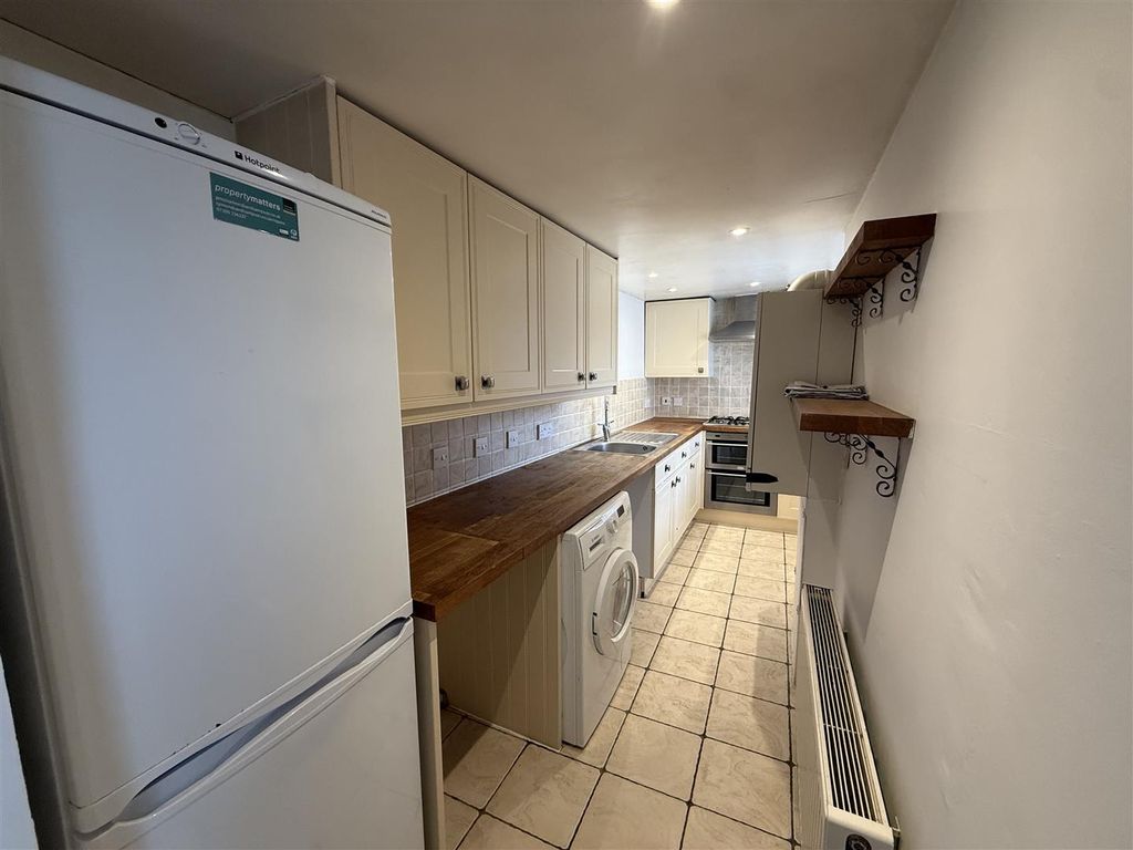 Property photo 2 of 9 Kitchen