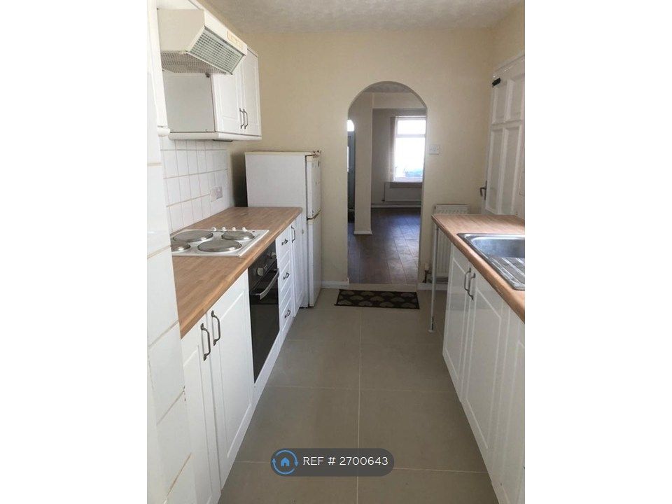 Property photo 3 of 9 Kitchen