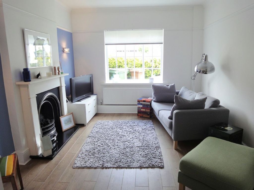 Property photo 2 of 19 Lounge